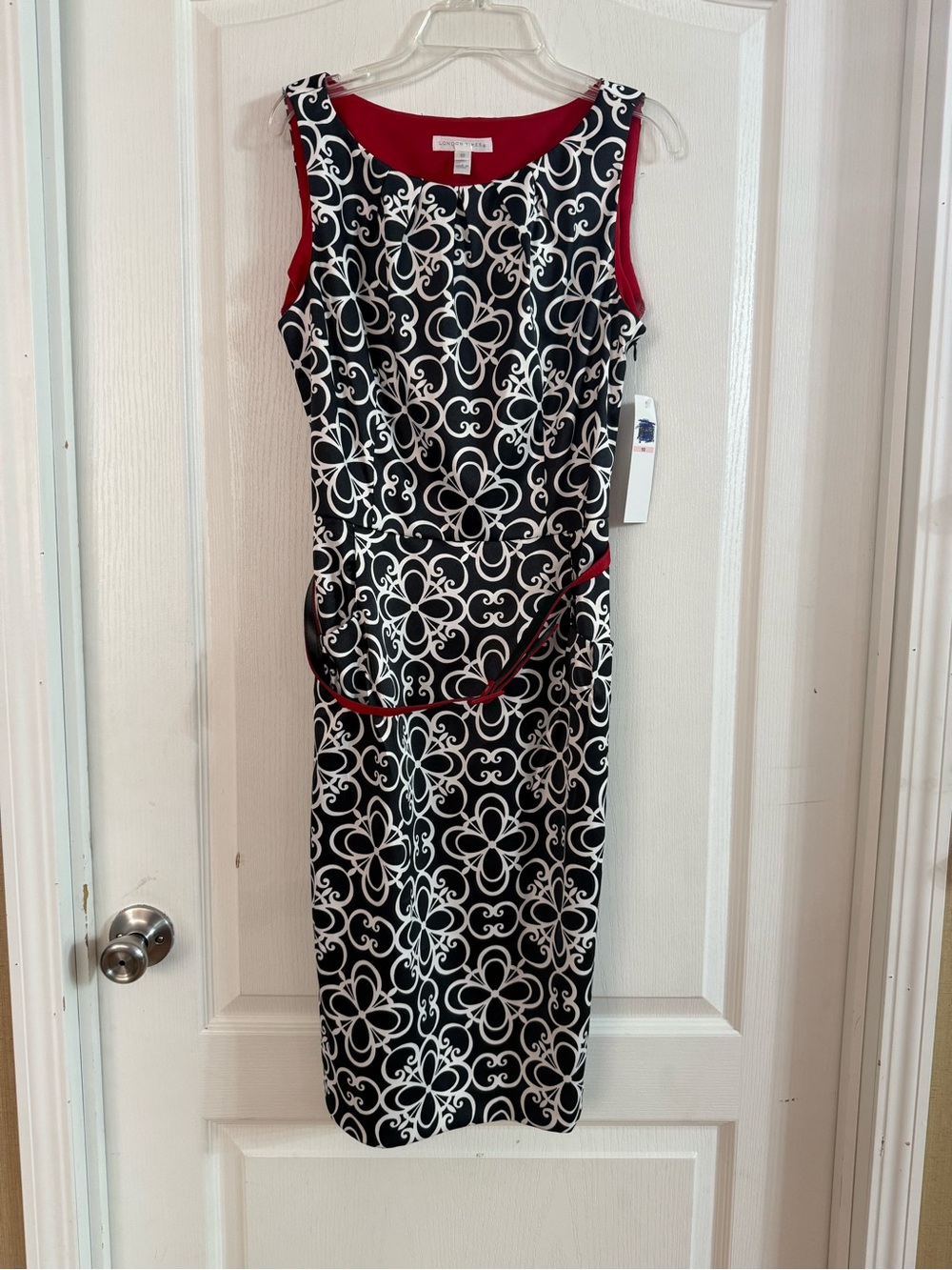 London Times Black White Red Belt Sheath Dress NWT Sz 10. SP-96